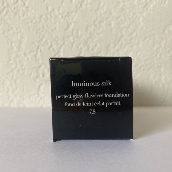 Giorgio Armani Luminous Silk Foundation - Shade 7.8 - Picture 6 of 6